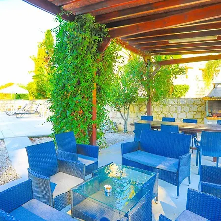 Vila Georgios Rafaela