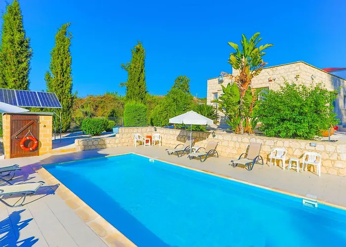 Georgios Rafaela Villa Polis