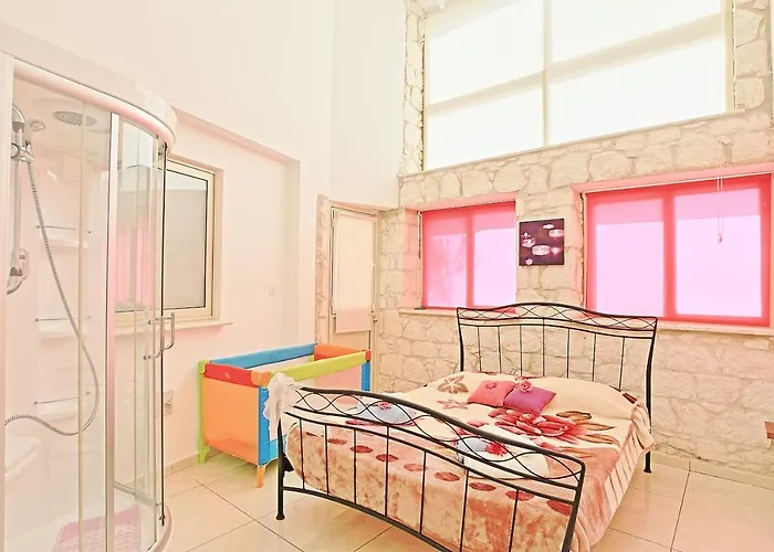 Georgios Rafaela Villa *